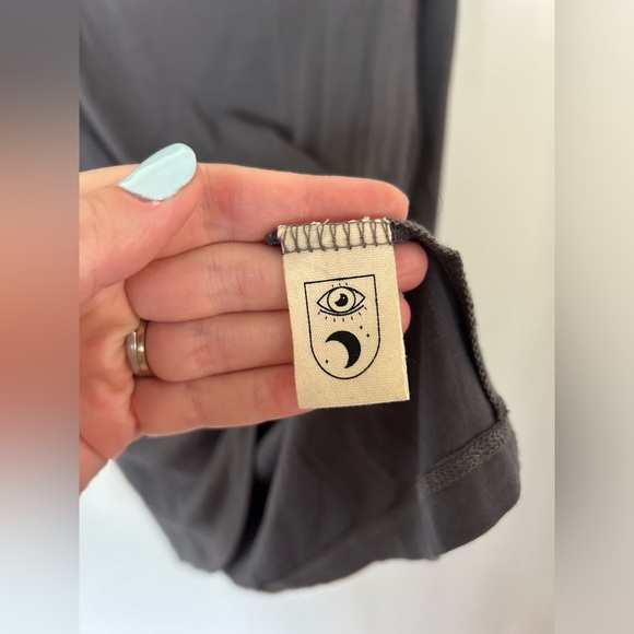 NWOT Jackson Rowe Women’s “Knotty” Tee - Picture 7 of 10